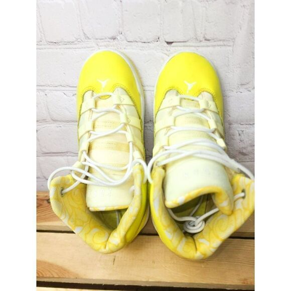 Air Jordan Max Aura Basketball Shoes Dynamic Yellow Boys Size 13 - Picture 3 of 7